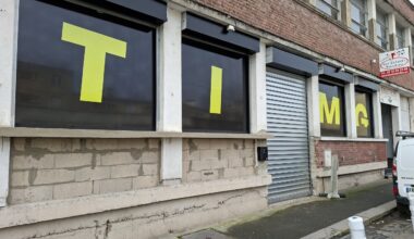 quel nouveau commerce surprenant se cache derrière ce sigle près de Rouen ?