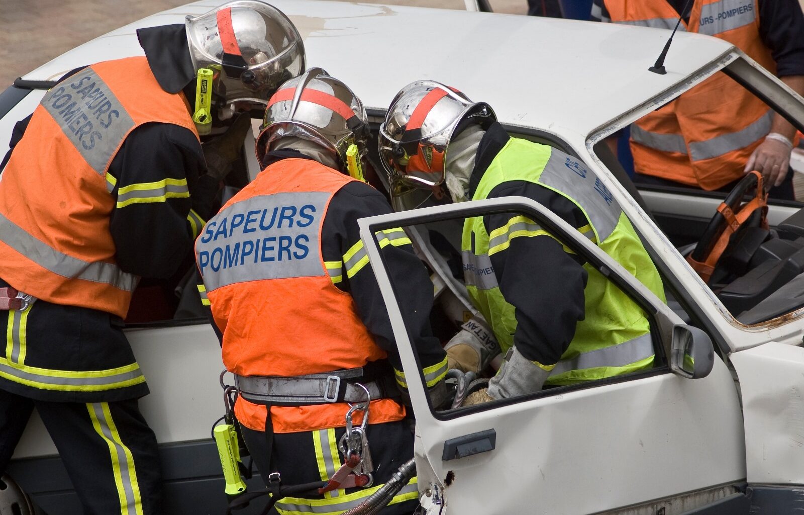 Deux personnes coincées dans leur voiture ont dû être desincarcérées par les pompiers - illustration Adobe stock