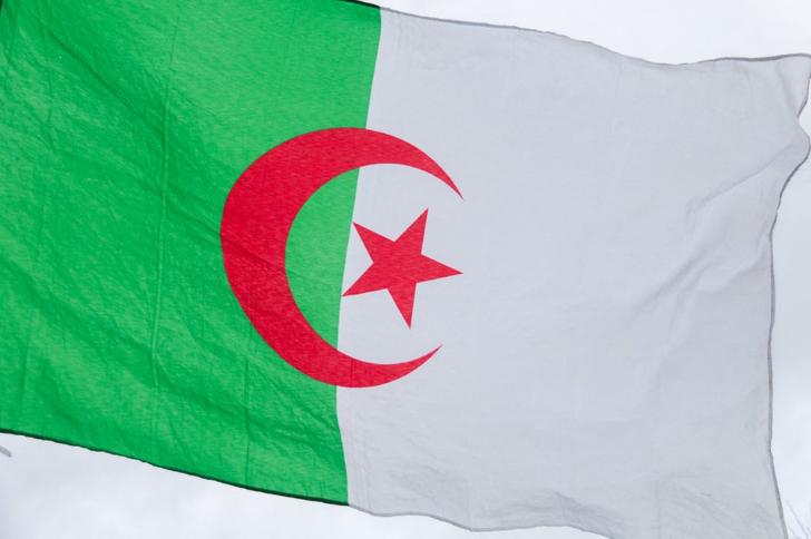 L’Algérie adopte une loi qui dénonce la France, voici ce qu’elle contient