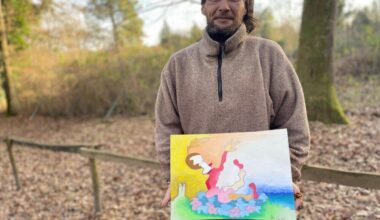 Éric, l'artiste SDF de la forêt de Fontainebleau a vendu ses premiers tableaux