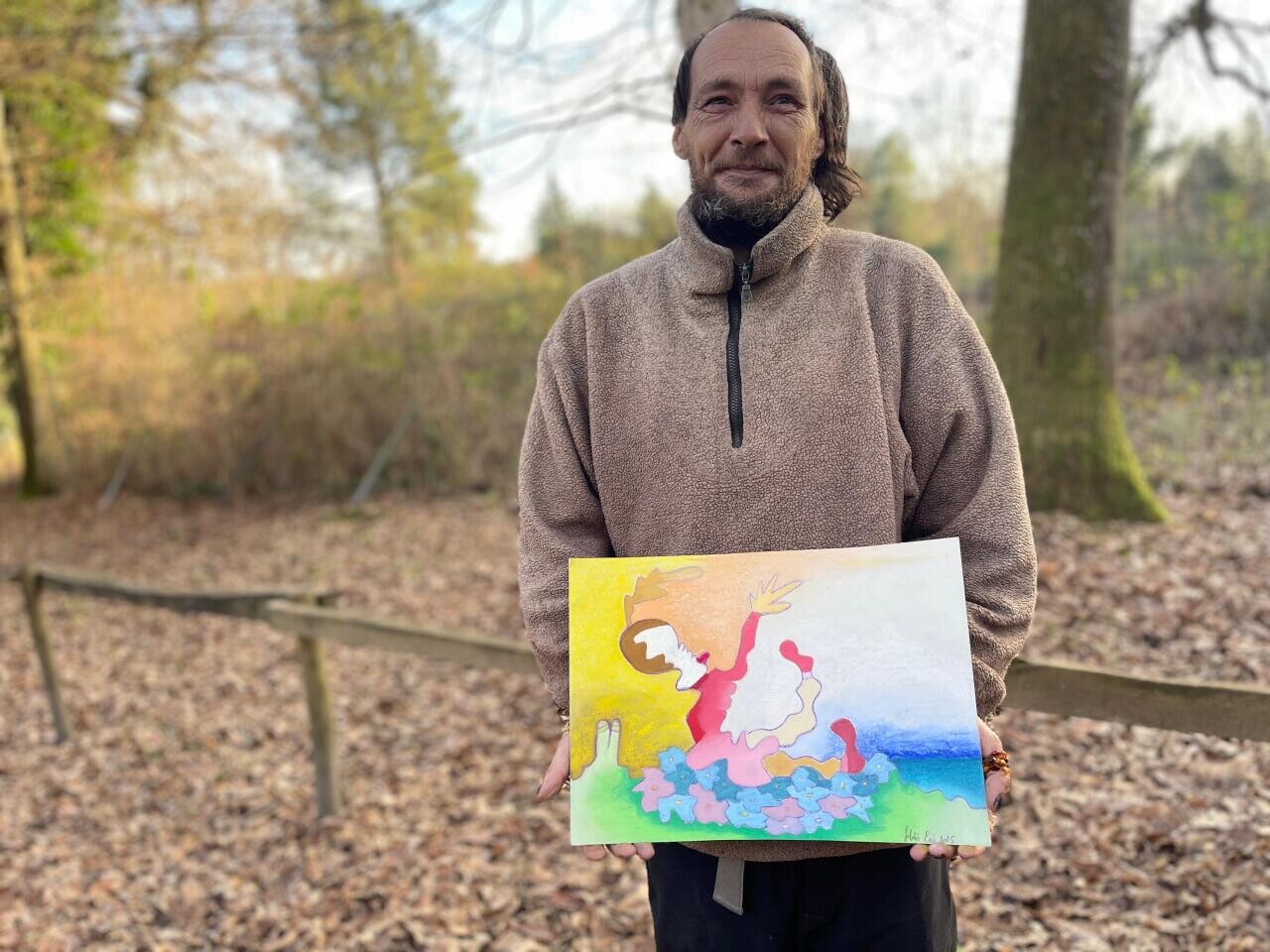 Éric, l'artiste SDF de la forêt de Fontainebleau a vendu ses premiers tableaux
