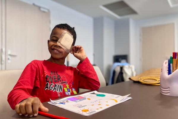 Soafaly, un petit Malgache de 7 ans, s’est fait opérer d’une tumeur extrêmement rare à Nice. 