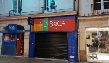 ce nouveau restaurant a ouvert dans le centre-ville