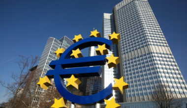 A Francfort, la célèbre sculpture de l'euro sauvée de la disparition - 08/12/2025 à 14:17