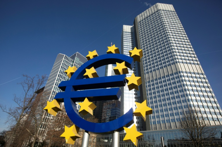 The sculpture depicting the Euro currency symbol in Frankfurt am Main ( AFP / ANDRE PAIN )
