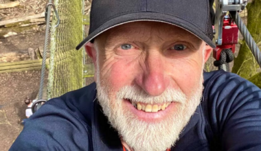 Royaume-Uni: Un grand-père reçoit un coup de poing et meurt