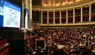 Budget 2026 : le gouvernement va remettre sur la table la surtaxe sur les grandes entreprises, mais enterre la réforme de la TVA des auto-entrepreneurs - 23/12/2025 à 13:58