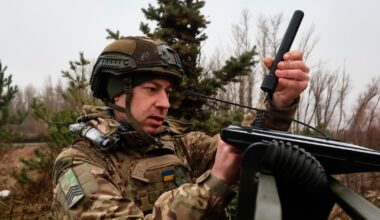 Guerre en Ukraine: le chef des armées du Royaume-Uni met en garde face à la "menace" russe et à une extension du conflit
