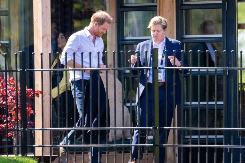 Le prince Harry et James Holt aux Invictus Games de 2022 à La Haye.