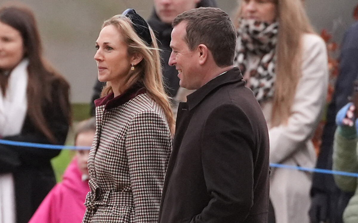 Peter Phillips et Harriet Sperling arrivent à une messe organisée le 28 décembre 2025 en l'église St Mary Magdalene, à Sandringham.