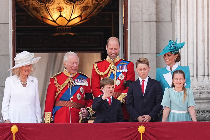 La reine Camilla, Charles III, le prince de Galles, le prince Louis, le prince George, la princesse de Galles, la princesse Charlotte, sur le balcon du palais de Buckingham, pour Trooping the Colour, le 14 juin 2025.