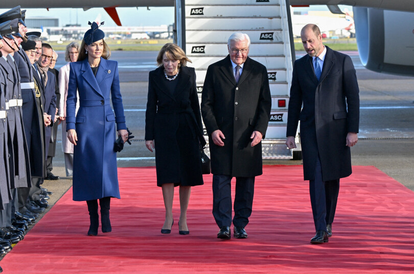 La princesse de Galles, Elke Budenbender, Frank-Walter Steinmeier, le prince de Galles, à l'aéroport de Heathrow, le 3 décembre 2025.
