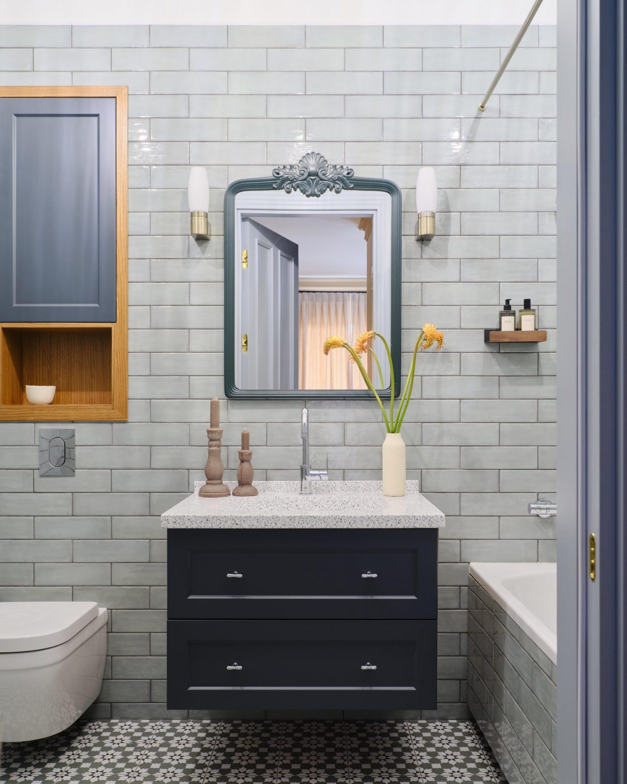 salle de bain bleue appartement 100m2 décoration vintage et contemporaine