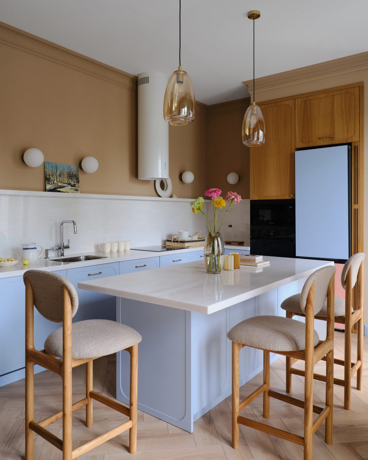 cuisine bleue appartement 100m2 décoration vintage et contemporaine