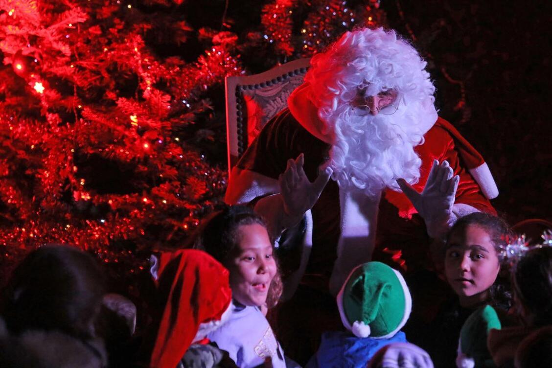 A generic square placeholder image with rounded corners in a figure.