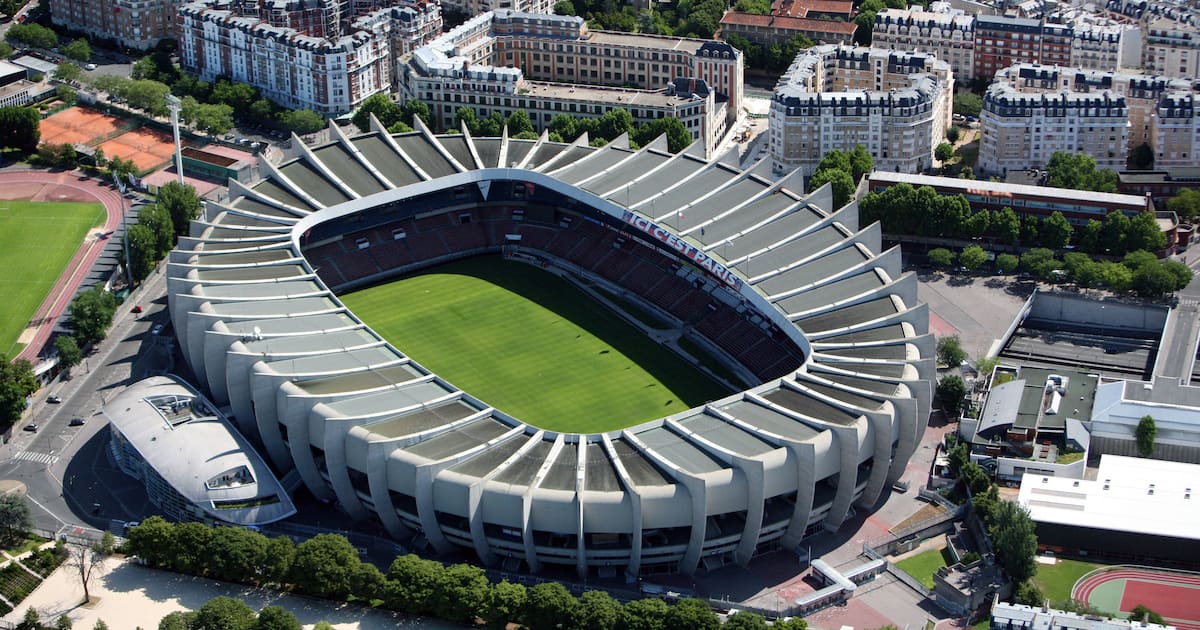 Le candidat PS à la mairie de Paris Emmanuel Grégoire favorable à une vente du Parc des princes au PSG – Libération