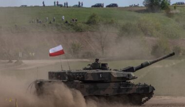 Un char allemand Leopard 2 de l'armée polonaise en exercices en Pologne le 19 mai 2022