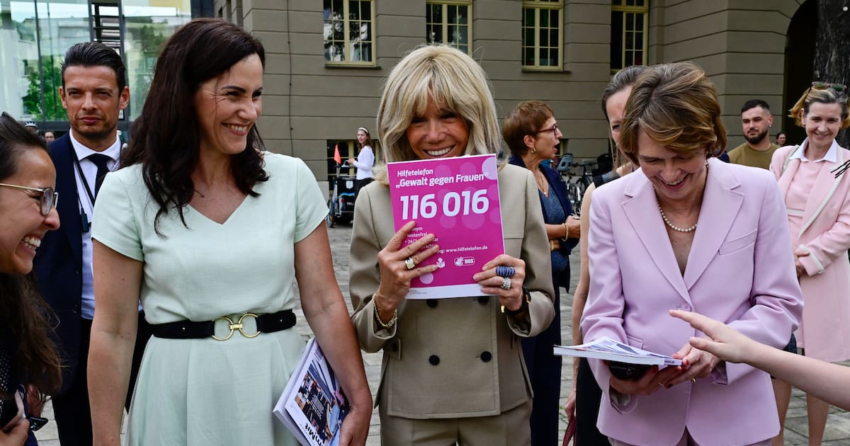 Brigitte Macron et Ary Abittan : soyons toutes des «sales connes» - Libération