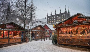 Ce marché de Noël médiéval aux 180 stands se tient tous les ans depuis 1684 et il est accessible à 1h30 de Paris