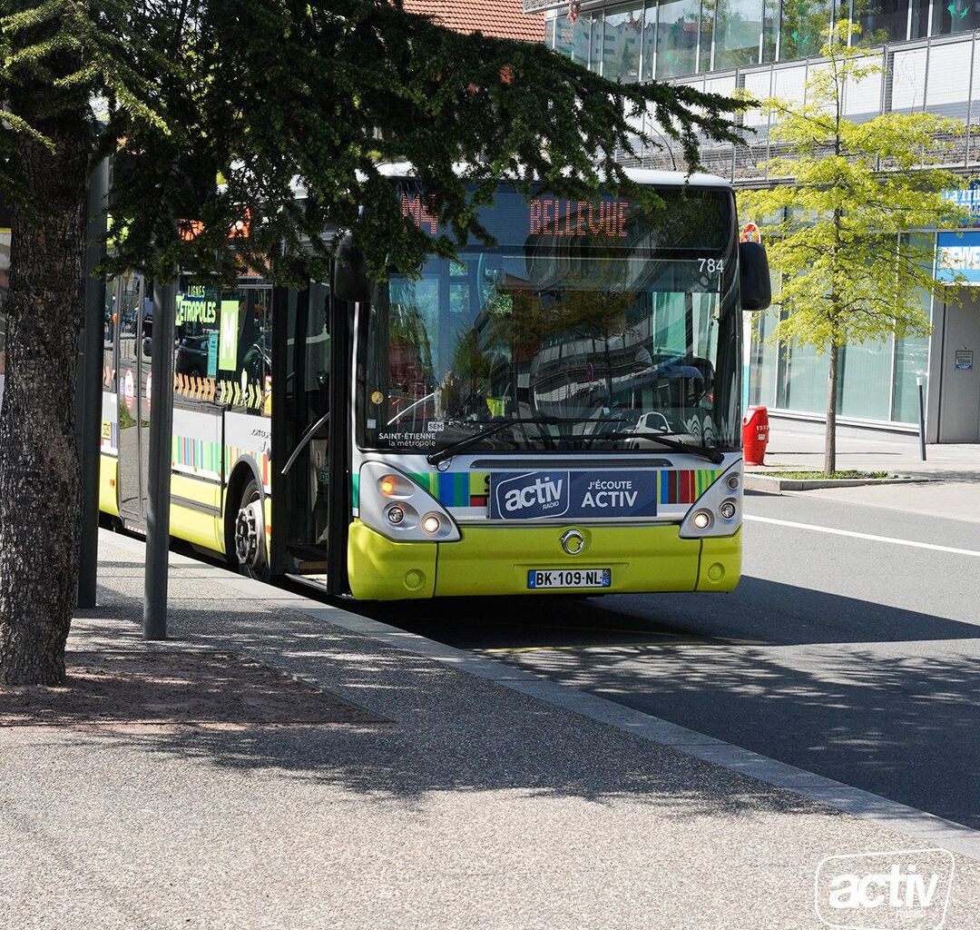 un bus de la STAS pris au piège