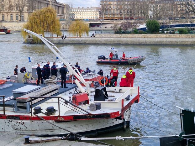 Quai de Conti (VIe), le 17 décembre. Le corps a été repêché au niveau de la pointe ouest de l'île de la Cité. Michael Augustin