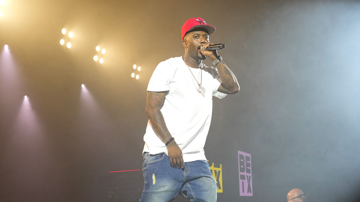 Le rappeur Ray J arrêté après avoir sorti une arme à feu lors d’une dispute avec sa femme diffusée en direct sur Instagram