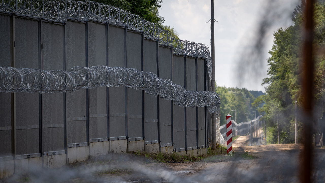 Le Royaume-Uni espère que la législation allemande limitera le nombre de migrants qui traversent la frontière - Business AM