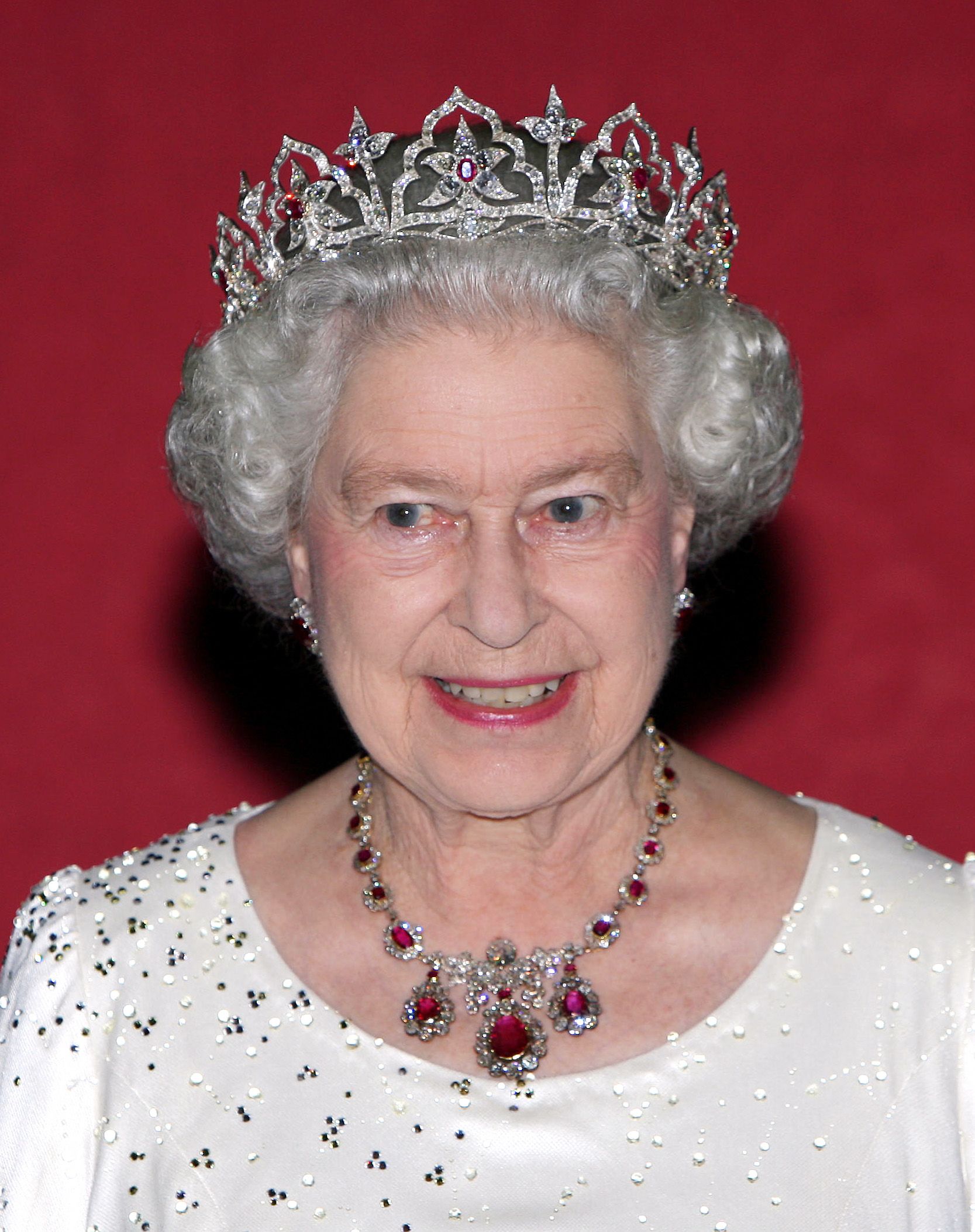 Elizabeth II portant l'Oriental Circlet Tiara en 2005.