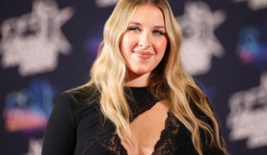 Reprise de "Mon piano et moi", idole de jeunesse… : Helena, en larmes, surprise par ses proches pour le retour de "La Chanson Secrète" (vidéo)