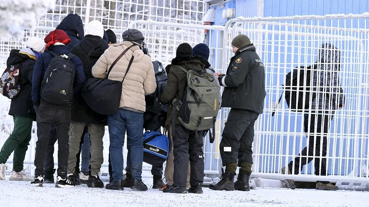 La Finlande renforce sa frontière pour enrayer la déstabilisation migratoire menée par la Russie - Reportage international