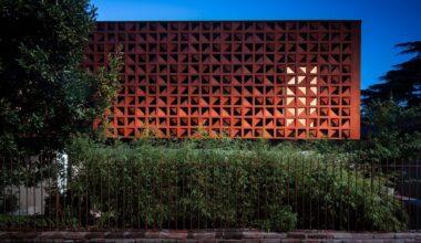 D’inspiration brésilienne et rafraîchissante, cette façade de maison à Toulouse a fait remporter un prix à son architecte