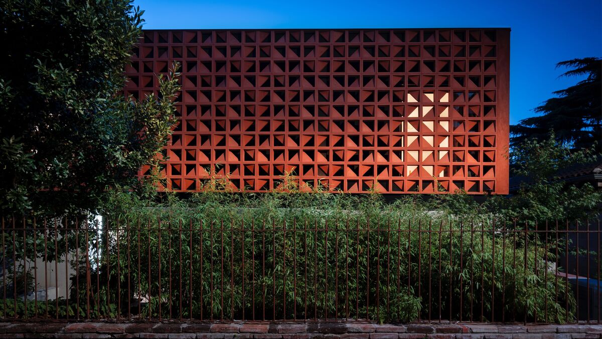 D’inspiration brésilienne et rafraîchissante, cette façade de maison à Toulouse a fait remporter un prix à son architecte