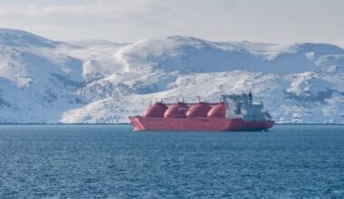 LEs flux de GNL entre la Russie et la Chine se transfèrent du navire au gazoduc