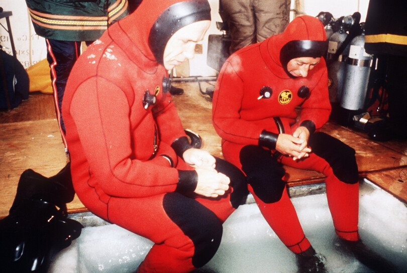 Charles, alors prince de Galles en combinaison de plongée lors de son expérience à Resolute Bay, nord-ouest du Canada, en avril 1975.