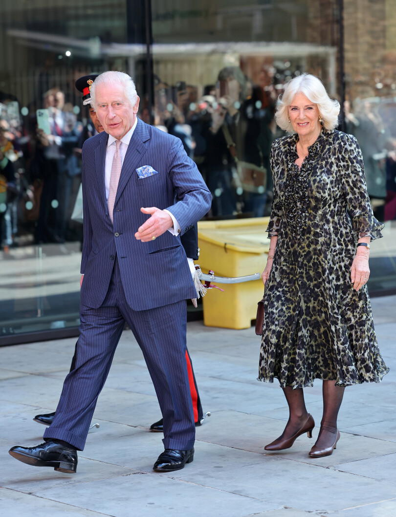 La vidéo de cinq minutes diffuse des images de la visite du roi et de la reine au centre de cancérologie Macmillan de l'University College Hospital le 30 avril 2024 à Londres.