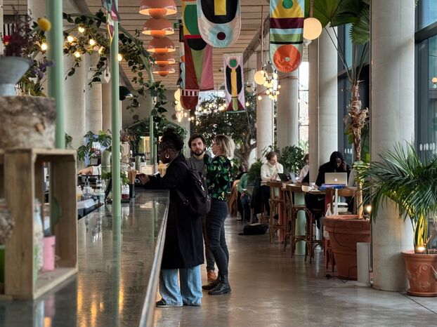 Boulevard Morland (IVe), décembre 2025. The People Maris dispose d'un espace bar et restaurant avec une terrasse. Un étage qui profite aux clients de l'auberge de jeunesse, et pas seulement. LP/Paul Abran
