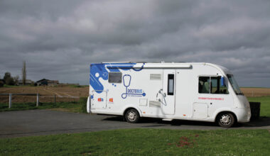 Le Doctobus d’Evreux et de son agglo a été reconnu comme centre de santé. Des médecins retraités à temps partiel s’y relaient.