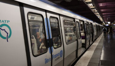 Paris : le trafic interrompu sur la ligne 8, des voyageurs bloqués dans le métro pendant plus d’une heure