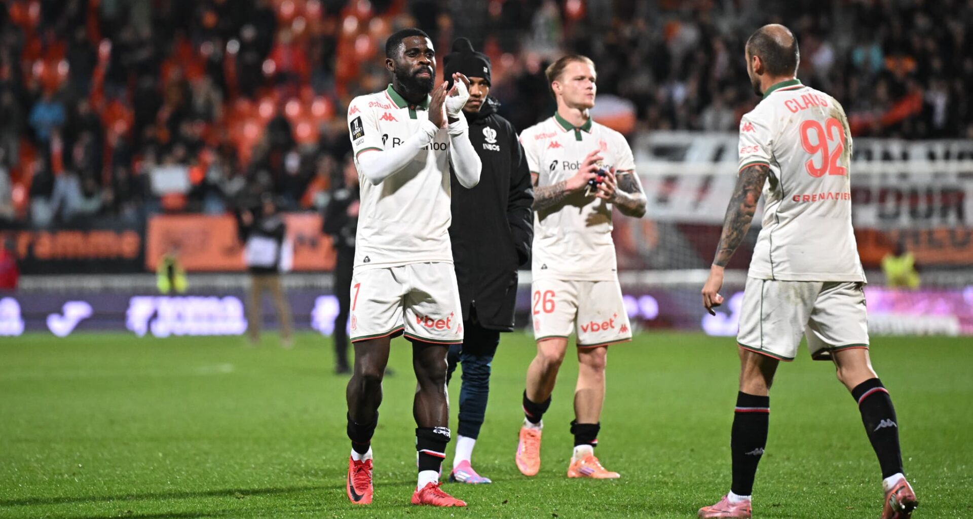 Haise encouragé, Diop en médiateur… 400 supporters de l'OGCN attendaient les joueurs à leur retour de Lorient