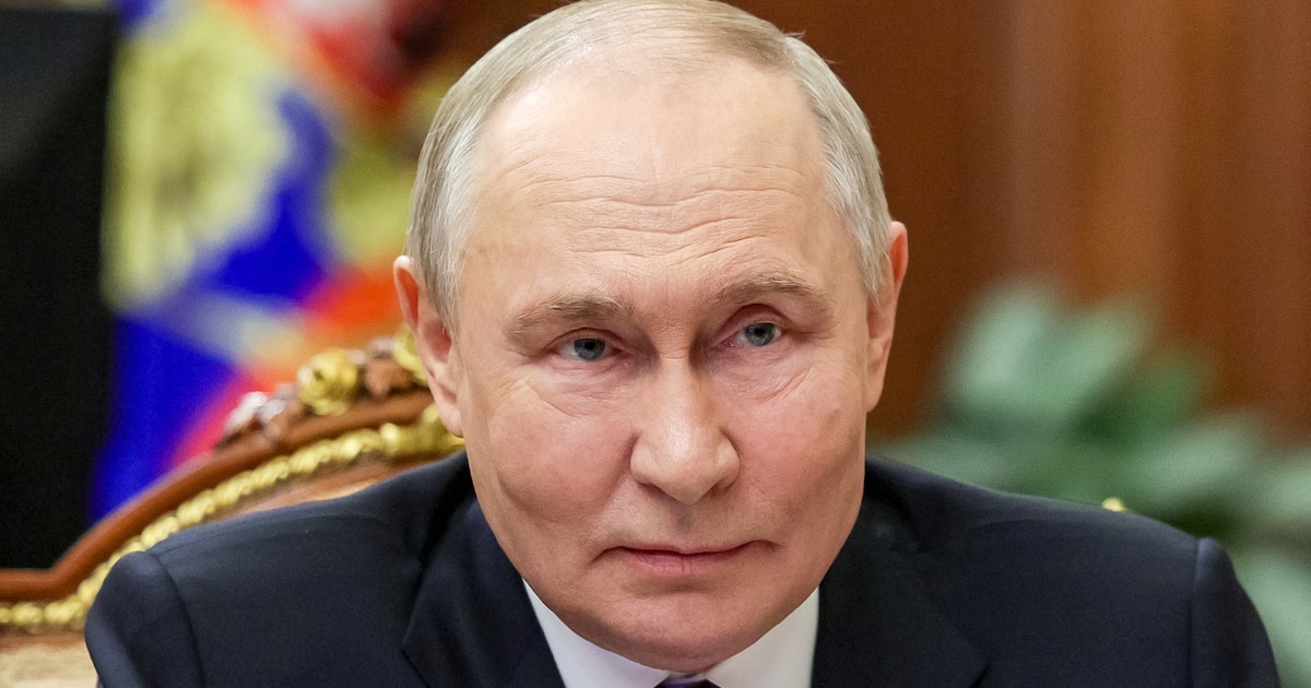 Vladimir Poutine assiste à une réunion sur l'Ukraine avec des responsables militaires russes, par visioconférence depuis Moscou, le 11 décembre 2025. (Photo by Gavriil GRIGOROV / POOL / AFP)