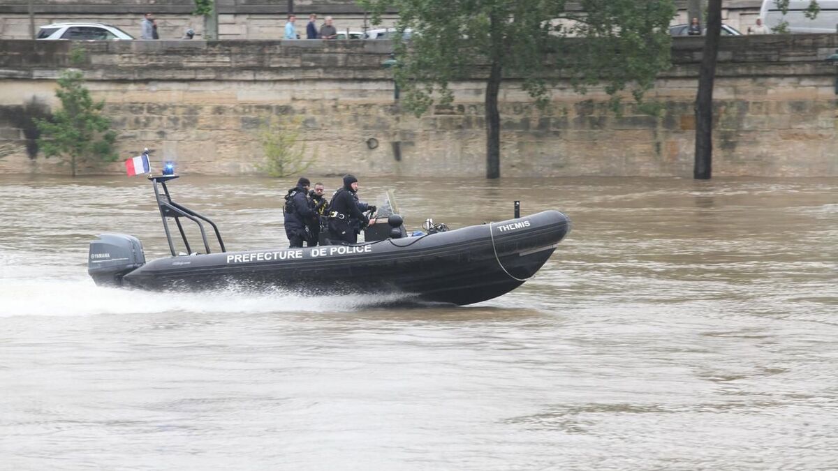 Une voiture tombe dans la Seine à Puteaux, ses deux jeunes occupants sont morts