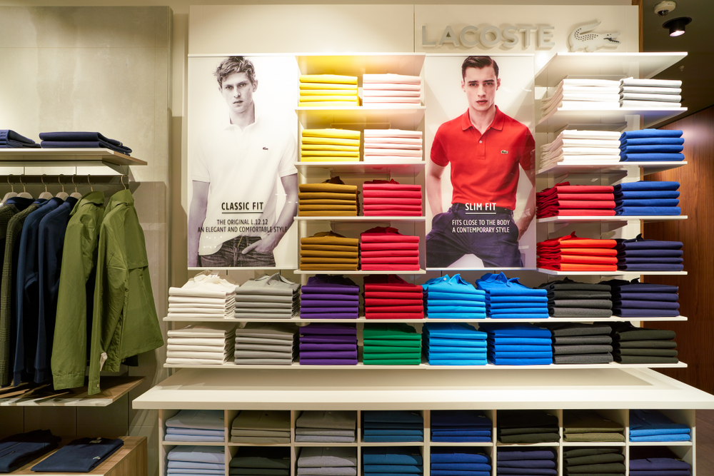 Le Royaume-Uni interdit les publicités de Nike, Lacoste et Superdry