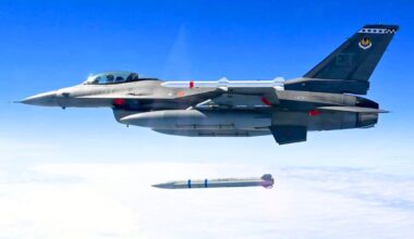 Les USA sortent leur joker militaire : ce missile offre aux États-Unis une frappe invisible à plus de 500 km rebattant toutes les cartes face aux défenses anti-aériennes russes et chinoises