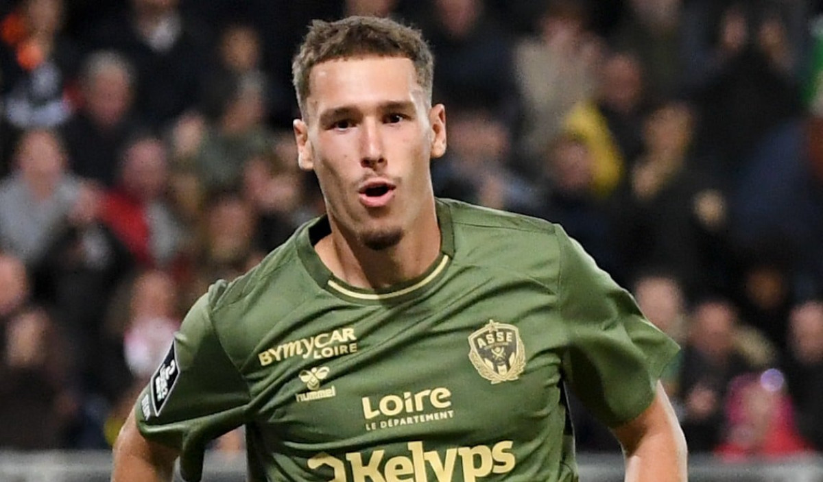 Trois buteurs se dessinent pour remplacer Stassin