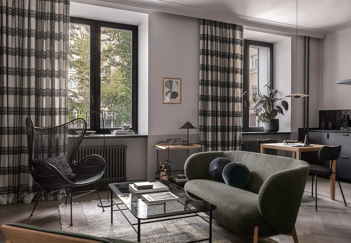 salon deux-pièces 49m2 décoration contemporaine noire et kaki