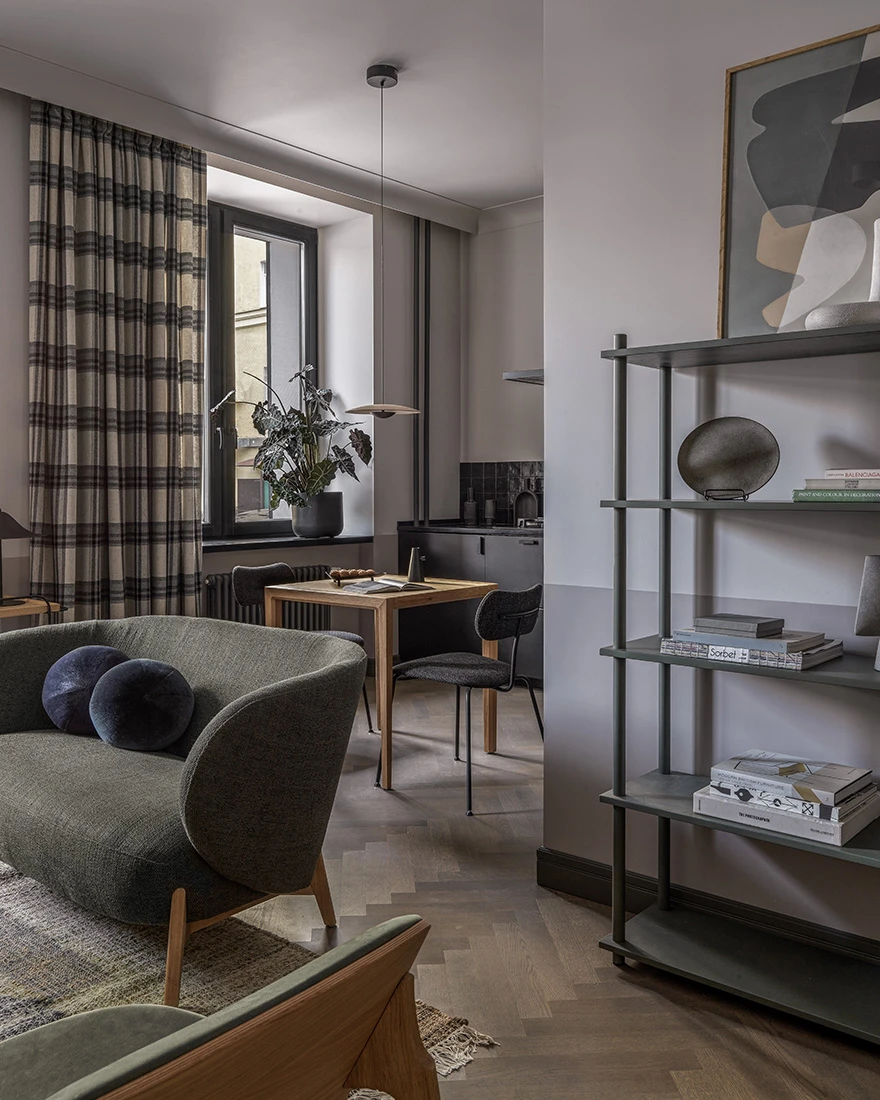 cuisine ouverte et salon salon deux-pièces 49m2 décoration contemporaine noire et kaki