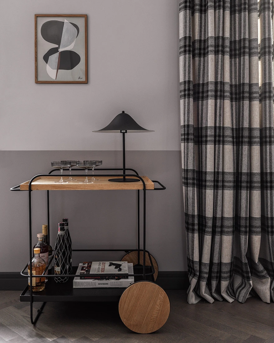 salon deux-pièces 49m2 décoration contemporaine noire et kaki