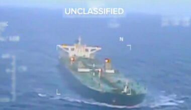 Image d'un pétrolier saisi par les Etats-Unis la ministre américaine de la Sécurité intérieure, Kristi Noem le 20 décembre 2025