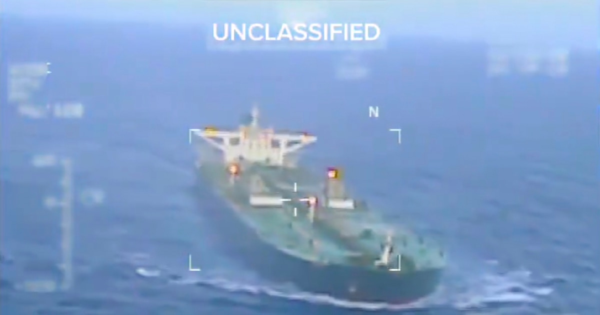 Image d'un pétrolier saisi par les Etats-Unis la ministre américaine de la Sécurité intérieure, Kristi Noem le 20 décembre 2025