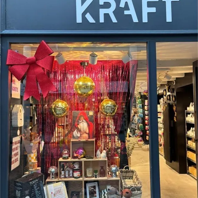 Une des vitrines décorées. Plein Centre photo une des vitrines décorées. © plein centre